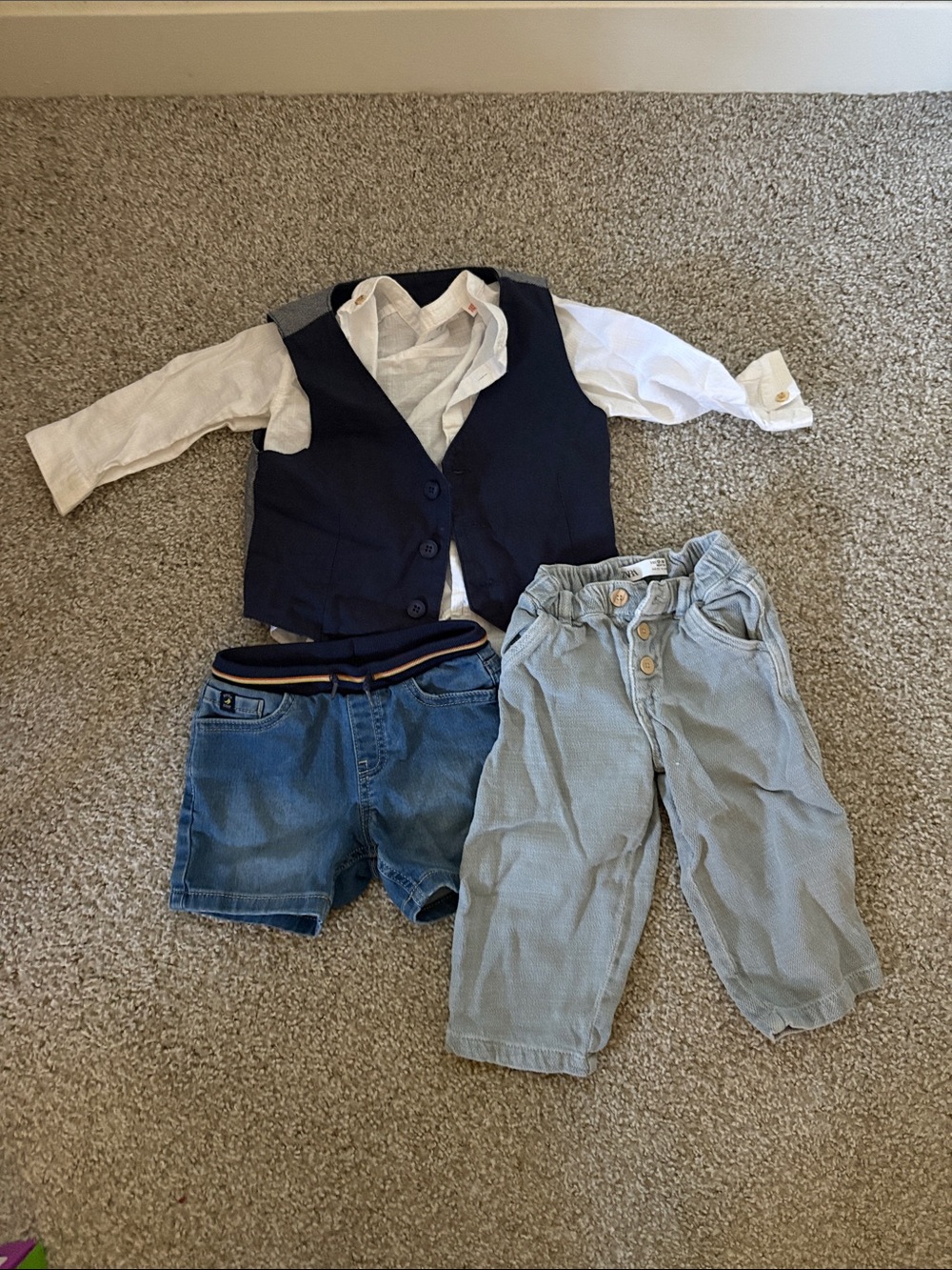Zara set. 2 pants, a shirt and a vest